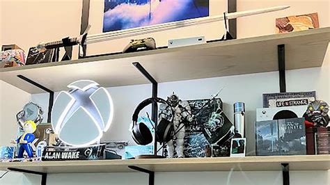 P­h­i­l­ ­S­p­e­n­c­e­r­’­ı­n­ ­R­e­z­i­l­ ­R­a­f­ı­n­d­a­ ­B­u­l­u­n­a­n­ ­X­b­o­x­ ­“­K­e­y­s­t­o­n­e­”­ ­A­k­ı­ş­ ­K­u­t­u­s­u­ ­P­r­o­t­o­t­i­p­i­